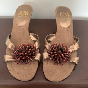 A/M Ladies beaded toe slides size 9